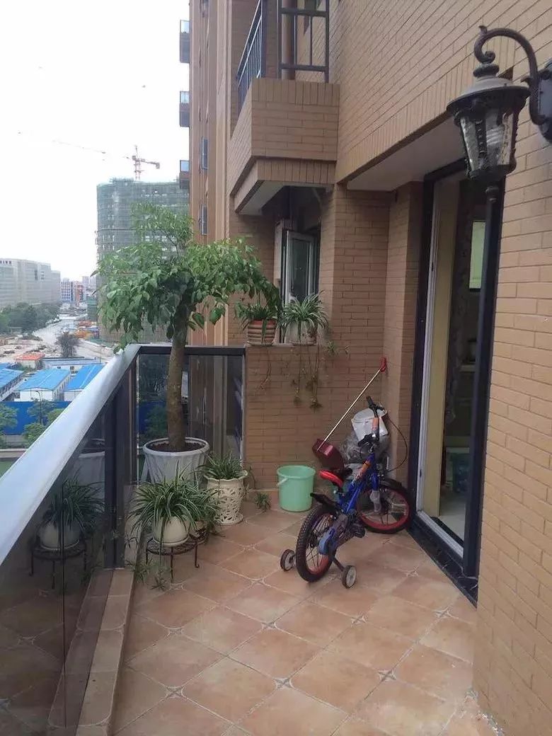 阳台护栏如何选，美观或安全？