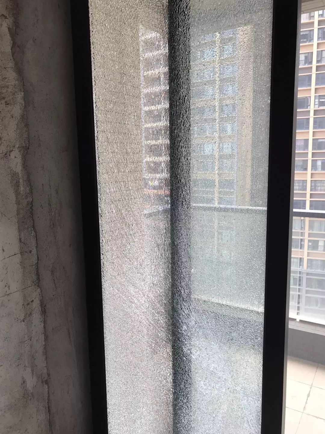 阳台护栏如何选，美观或安全？