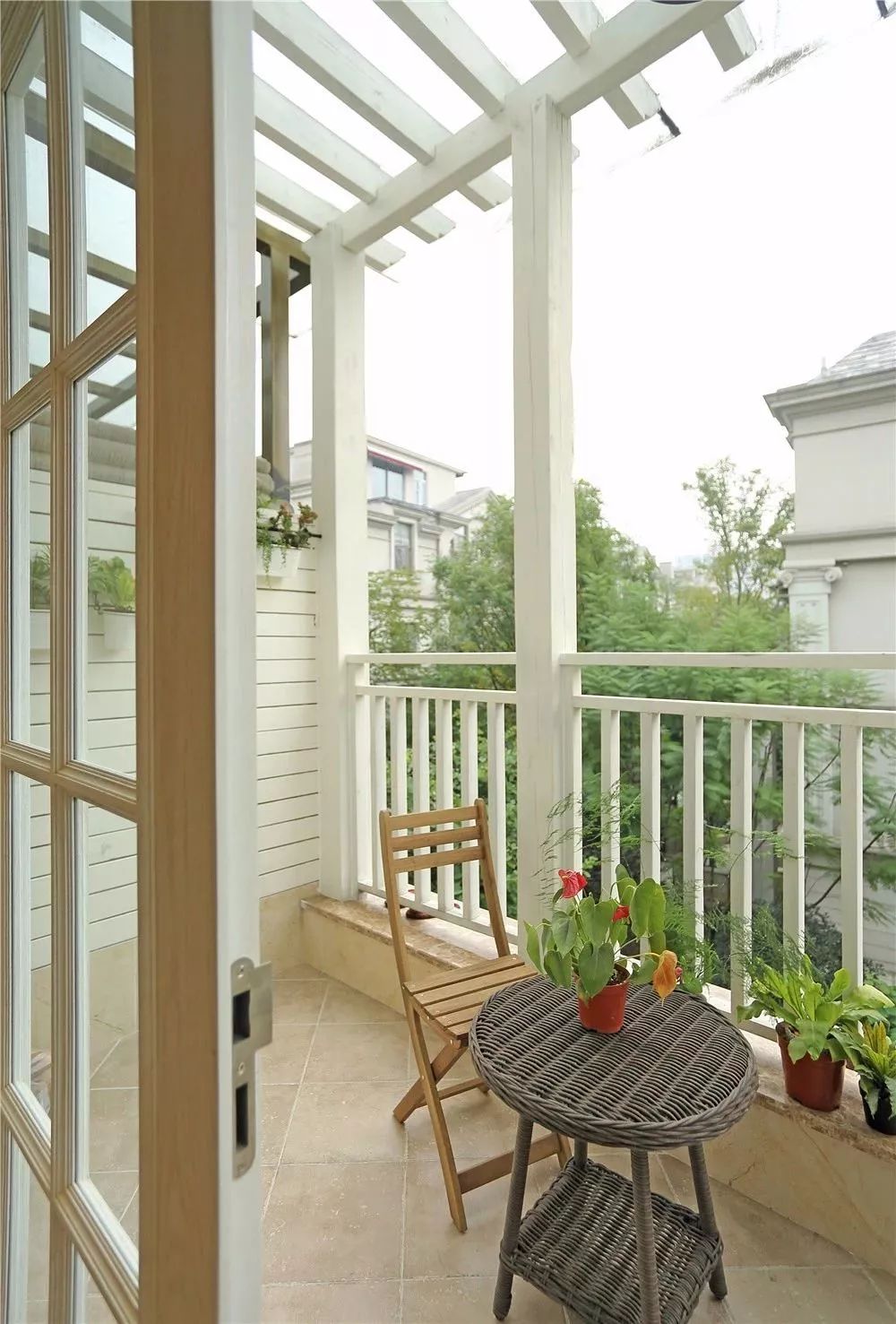 阳台护栏如何选，美观或安全？